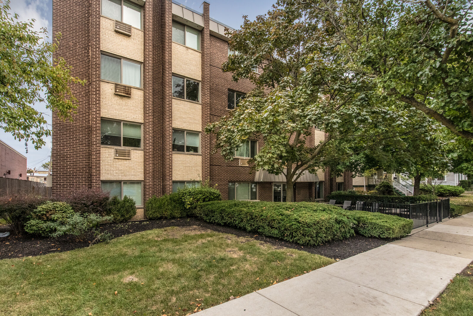 Property Photo:  1136 Greenleaf Avenue 303  IL 60091 