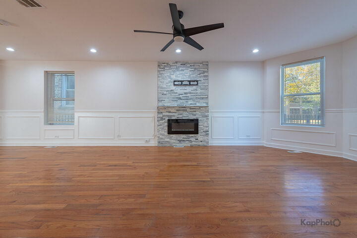 Property Photo: 527 N Ridgeway Avenue IL 60624