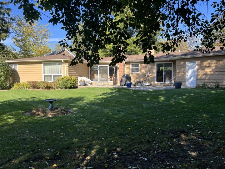 Property Photo:  1140 Ridge Road  IL 60035 