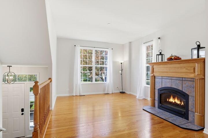 Property Photo:  201 N Louis Street E  IL 60056 