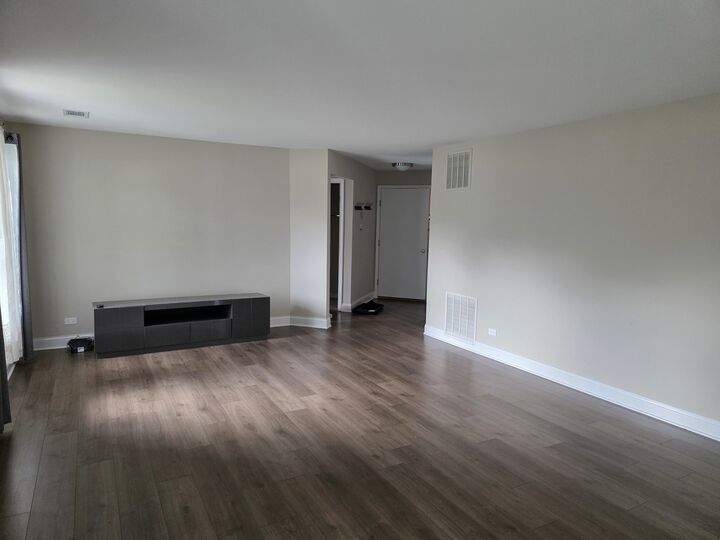 Property Photo:  1545 Thornfield Lane 1  IL 60172