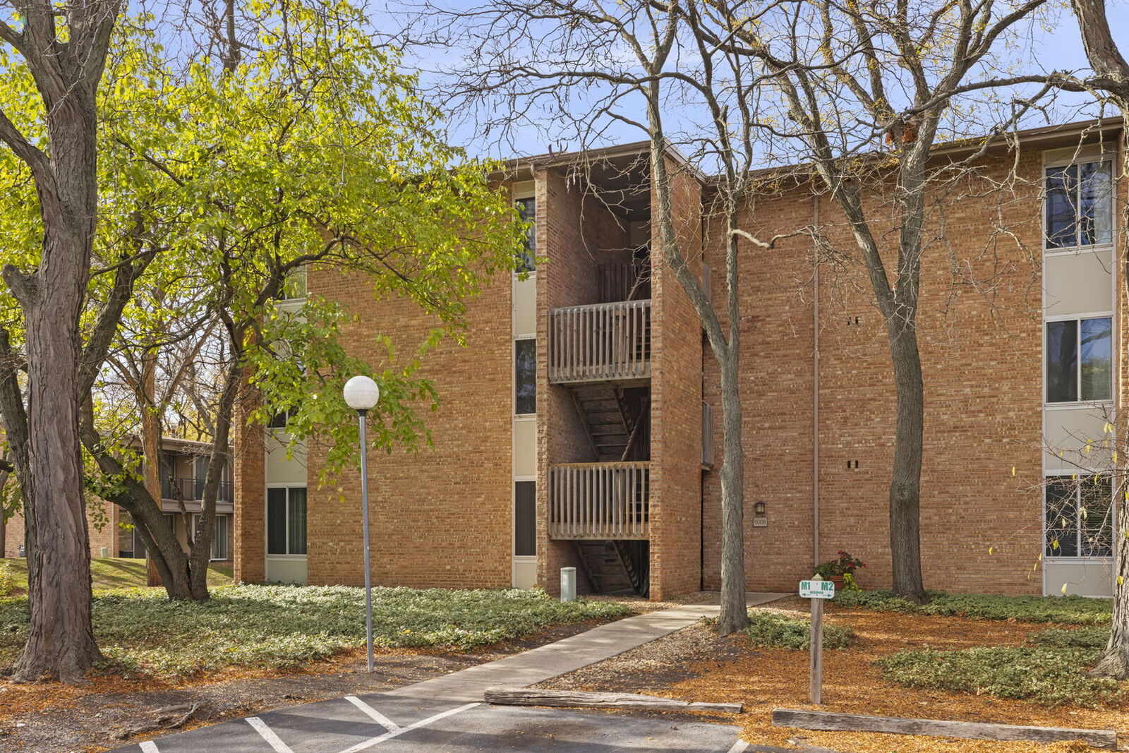 Property Photo:  6008 Lake Drive E 1A  IL 60532 