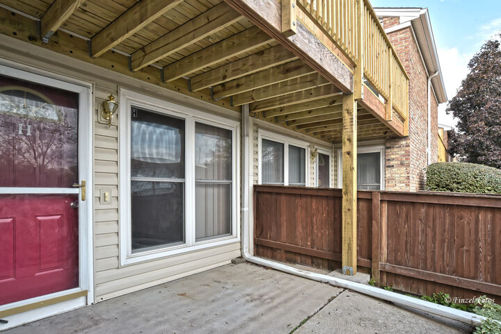 Property Photo: 1940 Kenilworth Circle H IL 60169