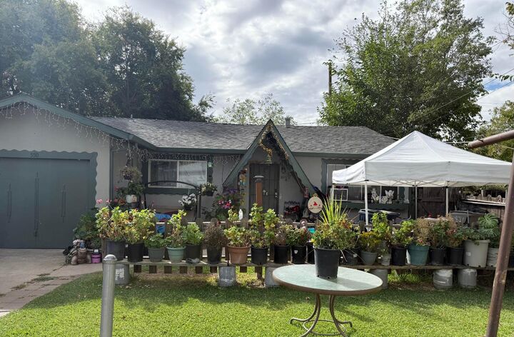 550 Las Palmas Avenue  Sacramento CA 95815 photo