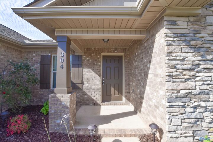 Property Photo:  304 Fenrose Drive  AL 35749