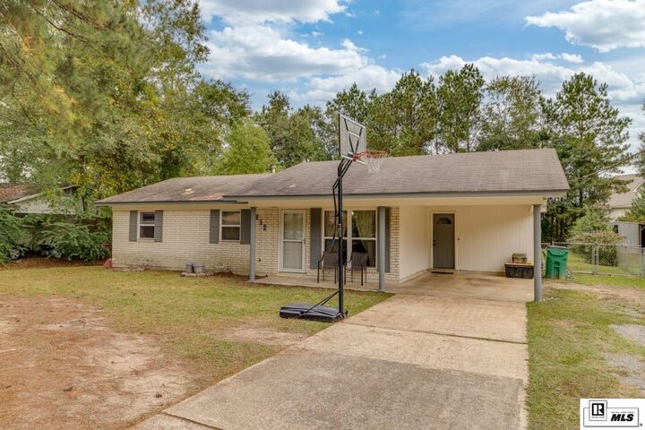 Property Photo:  212 Paula Drive  LA 71291