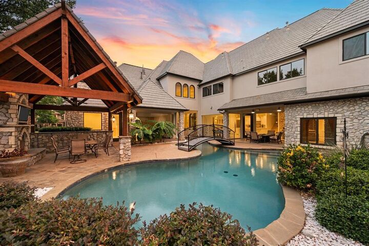 Property Photo:  5613 Versailles Court  TX 76034 