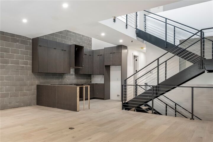 Property Photo:  817 SE H Street  AR 72712