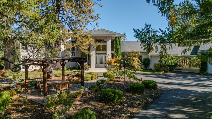 Property Photo:  1661 Or-238 Highway  OR 97530