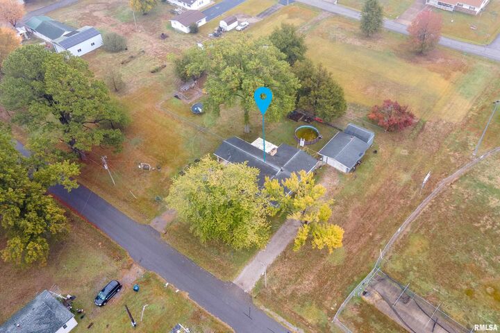 Property Photo: 816 S Elm Street IL 62884