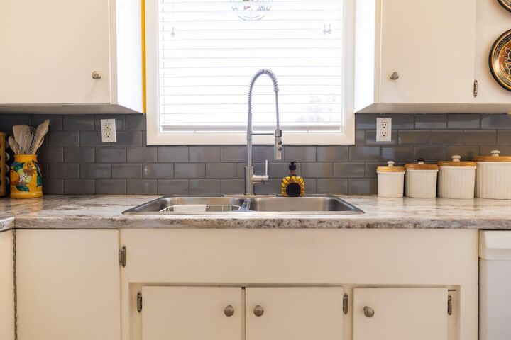 Property Photo:  40 Fern Road  AB T4N 4Z4