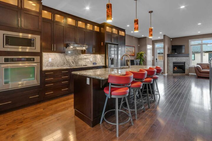 Property Photo:  2534 3 Avenue NW  AB T2N 0L3 