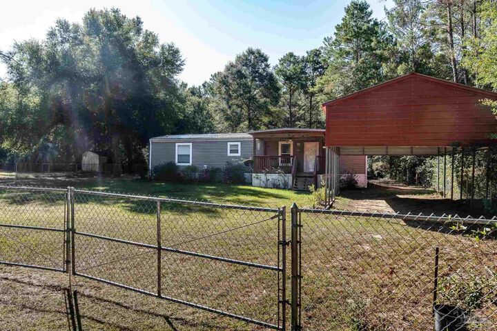 Property Photo: 11491 Floridale Dr FL 32583