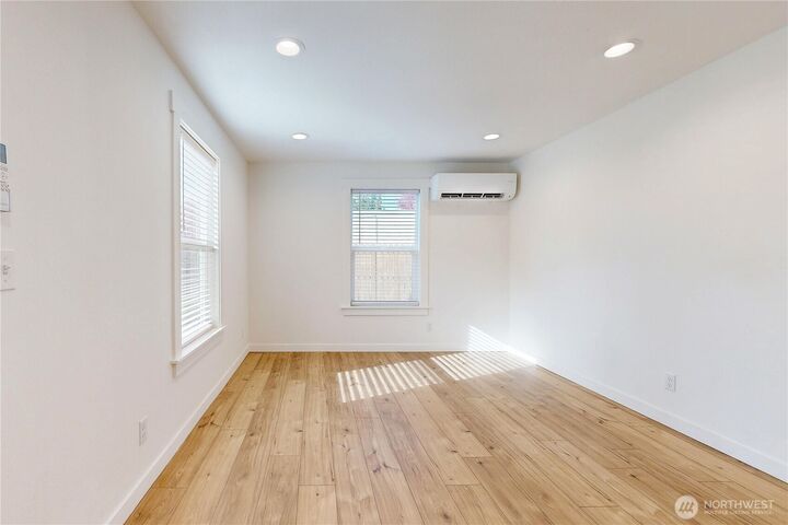 Property Photo:  995  Hobson Street  WA 99362