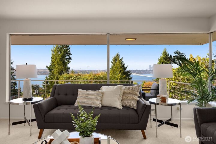 Property Photo:  3011  70th Avenue SE  WA 98040