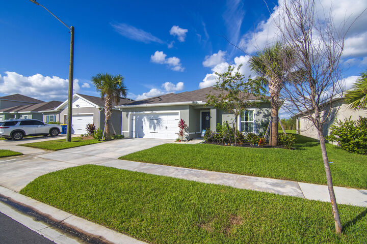 Property Photo:  436 Acai Lane  FL 34981