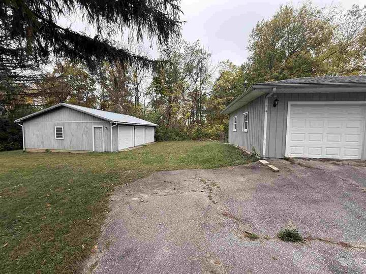 Property Photo:  1330 Glendale Drive  IN 47374 