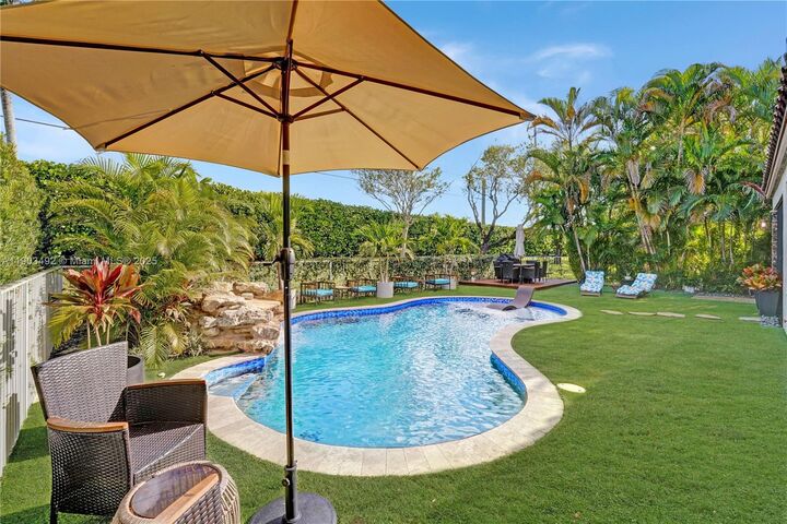 Property Photo:  6669 NW 81st Ct  FL 33067