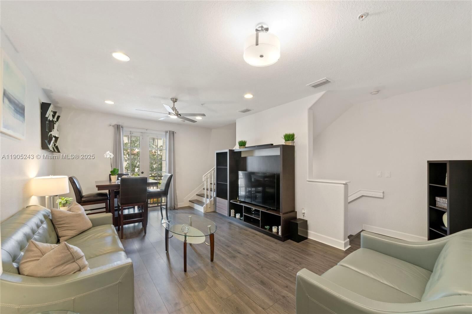 Property Photo:  482 SW 147th Ave 4615  FL 33027