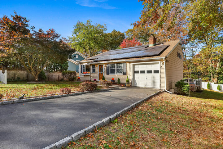 Property Photo:  113 Wood Ridge Drive  CT 06905