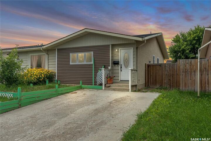 Property Photo:  3922 Diefenbaker Drive 303  SK S7L 6C6 