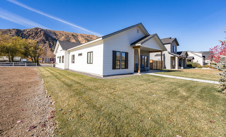 Property Photo:  700 N 1st Ave  ID 83333