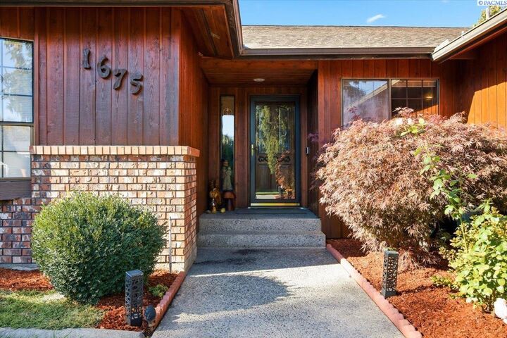 Property Photo:  1675 April Loop  WA 99354