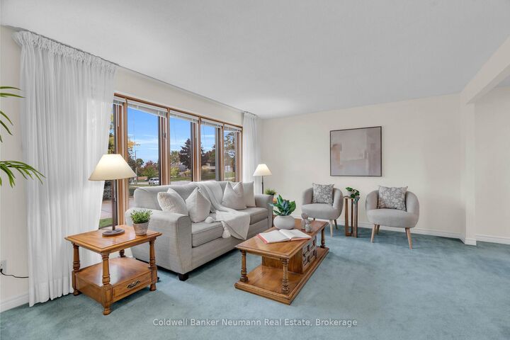 Property Photo:  2 Lisa Lane  ON N1H 7H7 