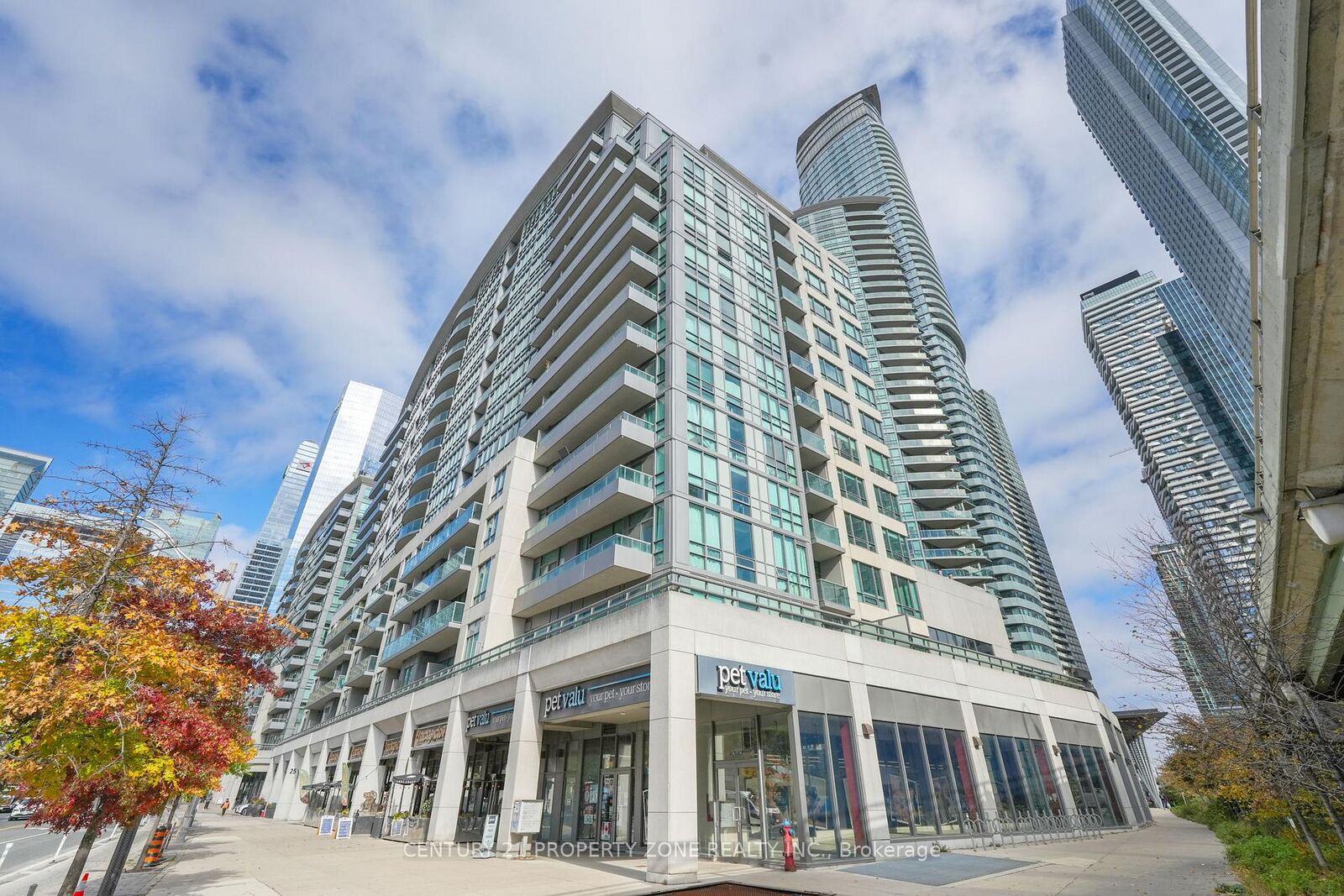 Property Photo: 25 Lower Simcoe Street 527 ON M5J 3A1