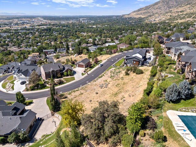 Property Photo:  391 E Greystone 316  UT 84025