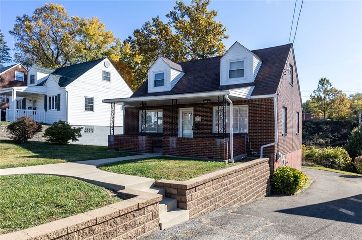 Property Photo:  4817 Clover Lane  PA 15122