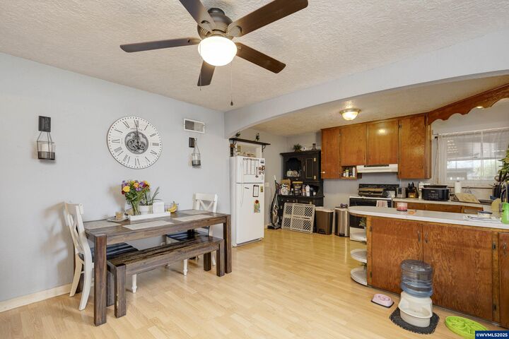 Property Photo:  307 Sherman St  OR 97101