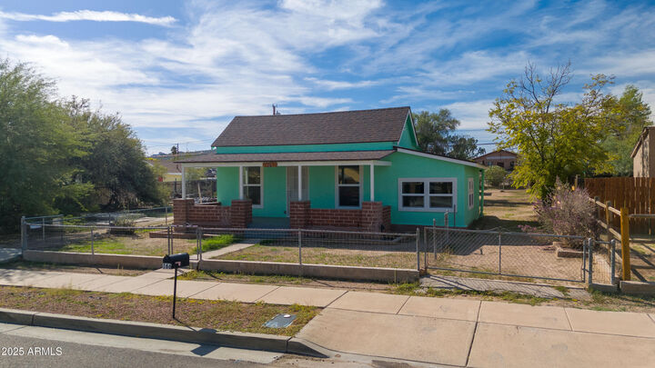 Property Photo:  166 N Jefferson Street  AZ 85390 