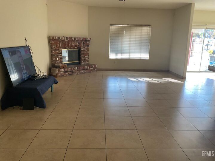 Property Photo: 6815 Pompadour Court CA 93312