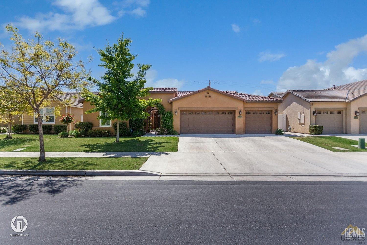 Property Photo: 14603 Yellow Lupine Drive CA 93314