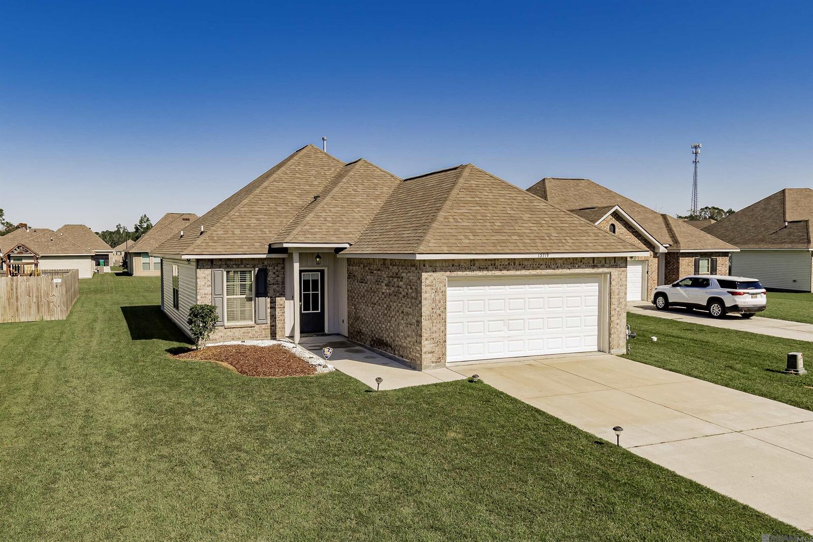 Property Photo: 13719 Acacia Ct LA 70726