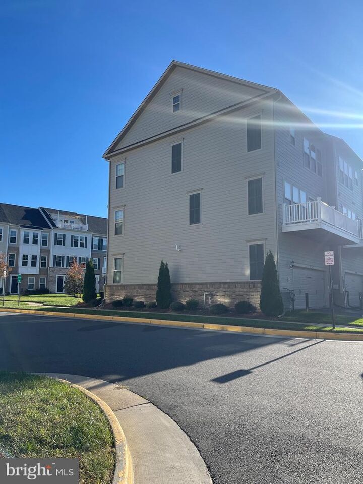 Property Photo: 2073 Alder Lane VA 22026