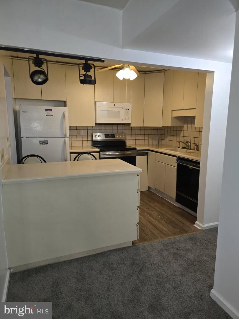 Property Photo:  154 Woodstream Condo 154  PA 19403