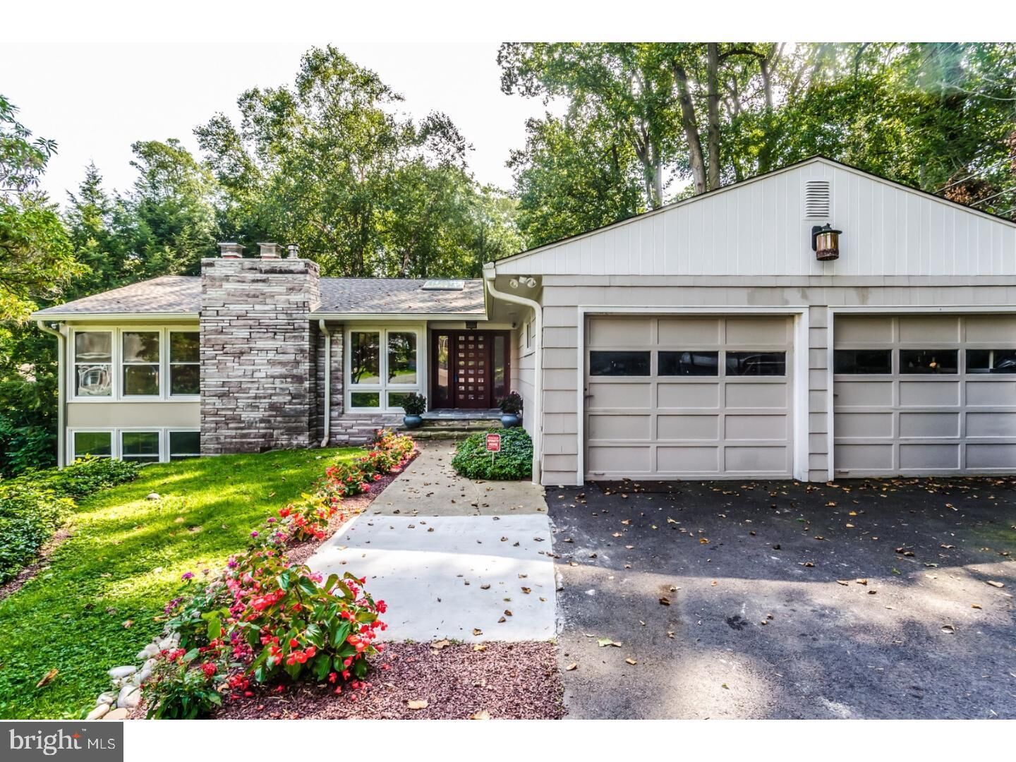 Property Photo: 100 Tudor Lane PA 19067