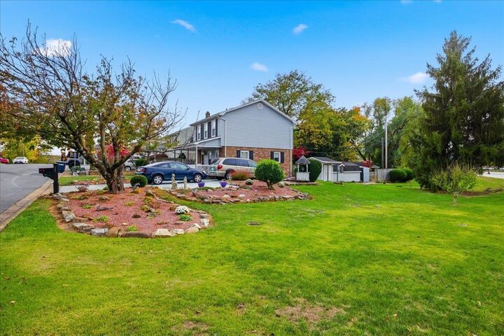 Property Photo: 811 Spotswood Dr VA 22801