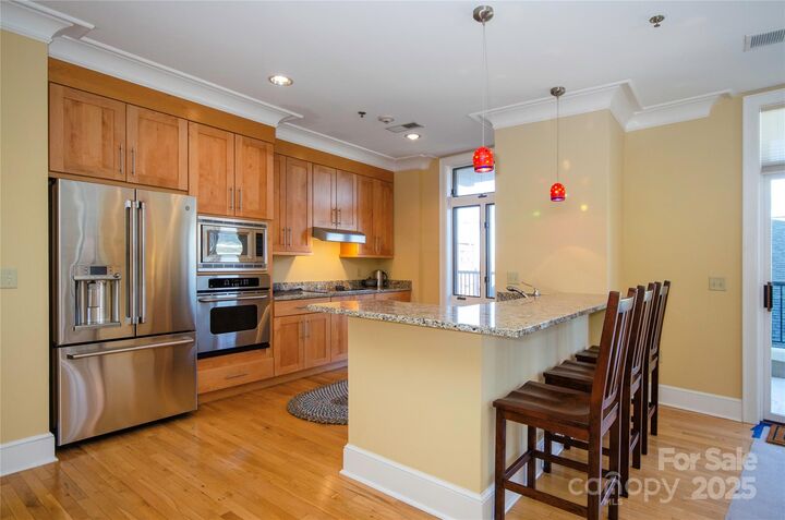 Property Photo:  21 Battery Park Avenue 406  NC 28801