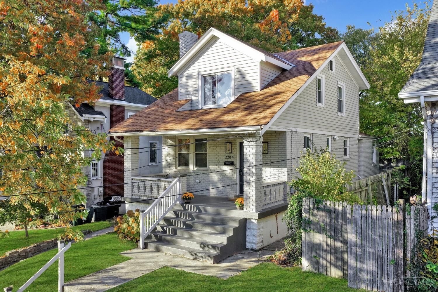 Property Photo: 2204 Cathedral Avenue OH 45212
