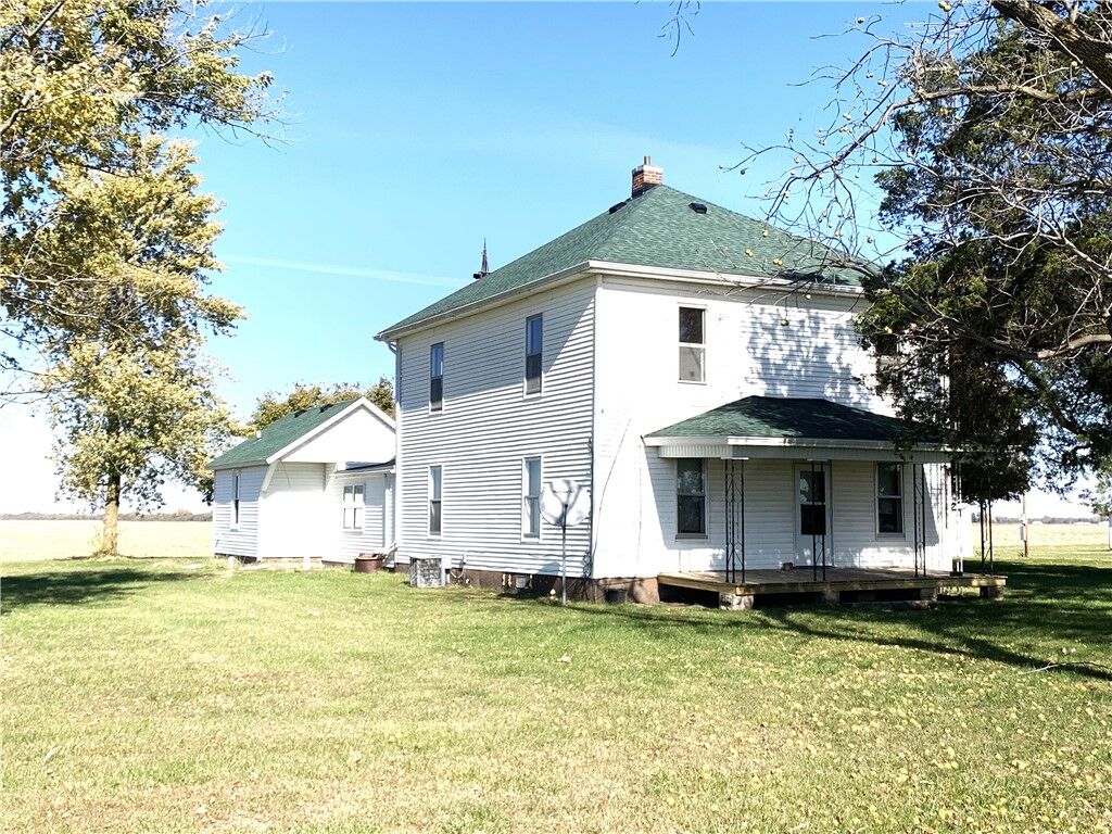 Property Photo: 1417 E 500 North Road IL 62557