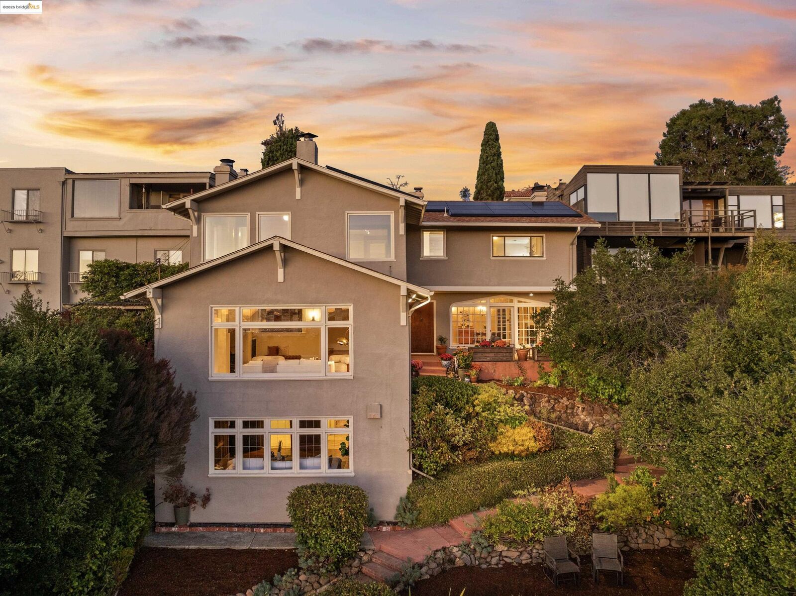 Property Photo:  44 Oak Ridge Rd  CA 94705 