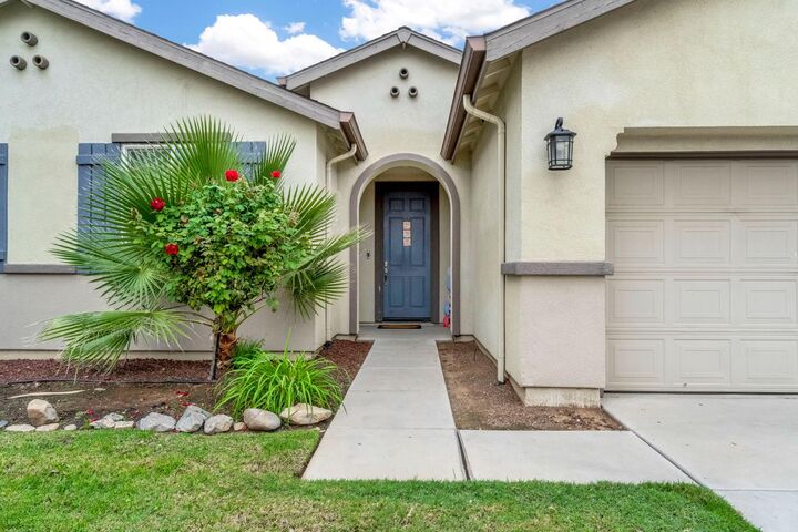 Property Photo:  2430 S Hayston Avenue  CA 93725 