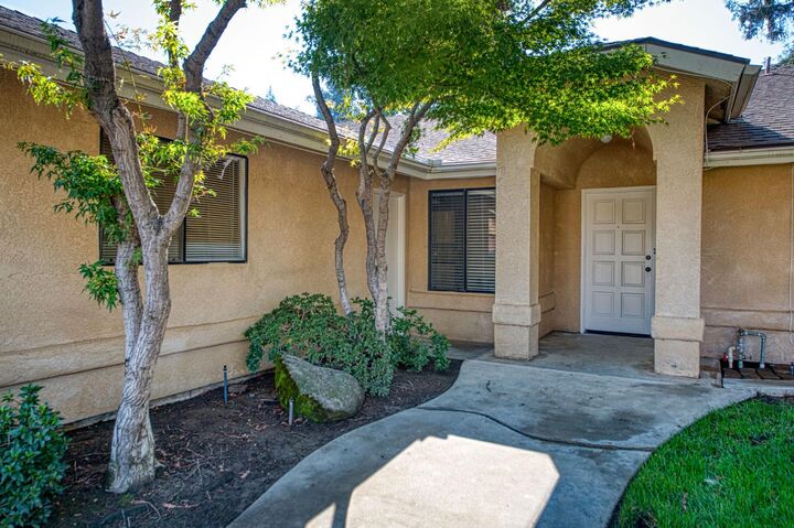 Property Photo:  1653 E Cole Avenue  CA 93720 