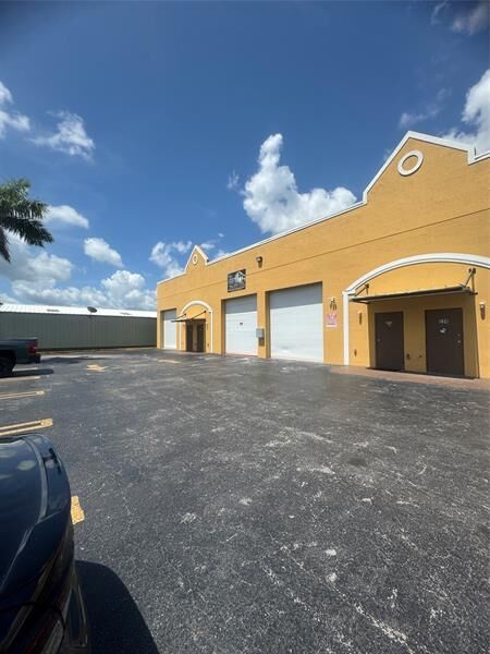 Property Photo: 238 NW 9th Ave 4 FL 33030