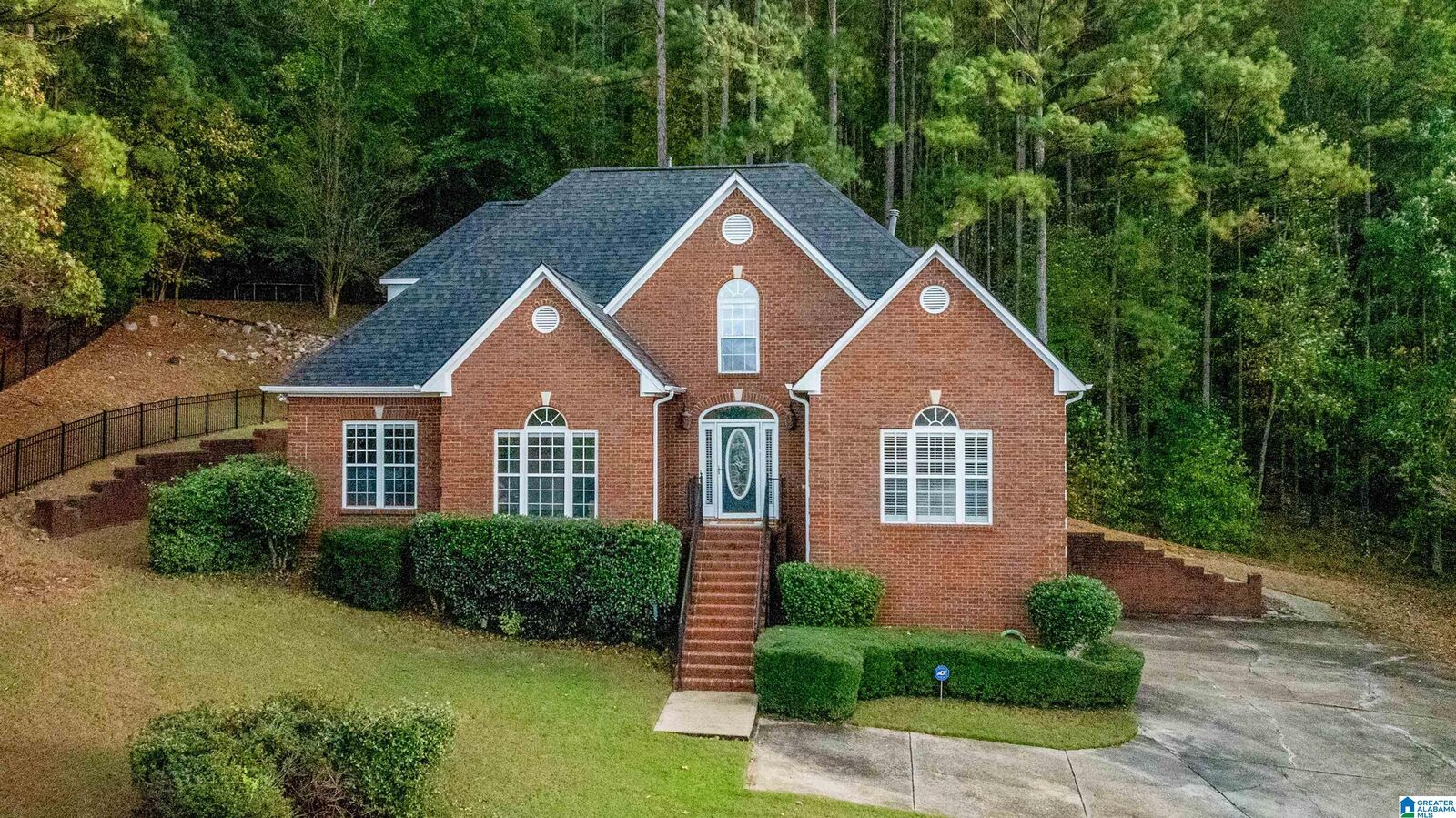 Property Photo: 135 Windsor Lane AL 35124