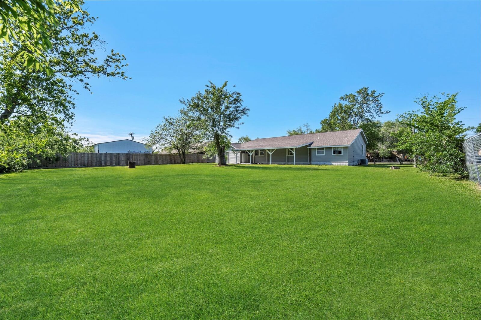 Property Photo:  7506 Bluebonnet Street  TX 77584 