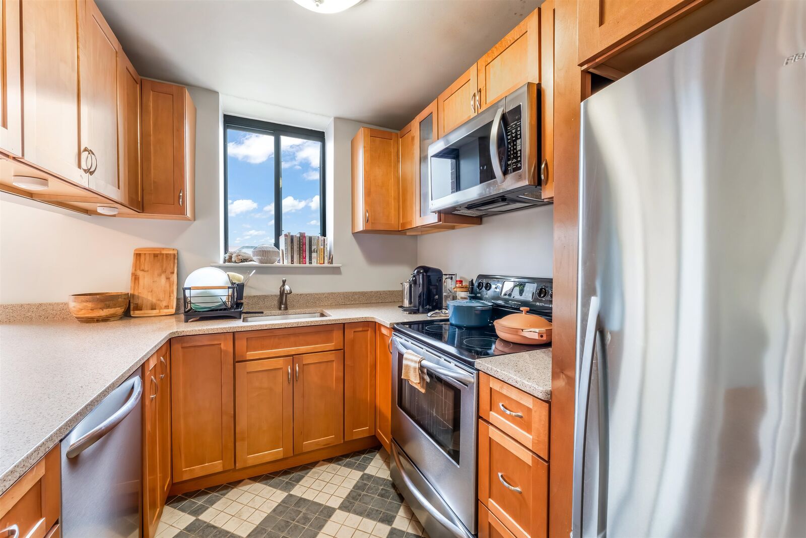 Property Photo: 300 Newark St 6M NJ 07030